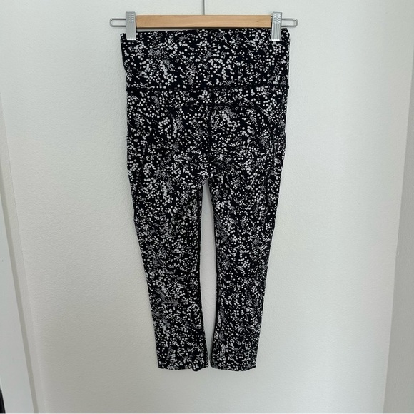 Lululemon Fast & Free Crop Leggings Nulux Fabric Chirasu Black White Size 4 - Picture 8 of 9